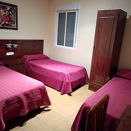 Hostal El Lirio Bollullos Par del Condado Dış mekan fotoğraf