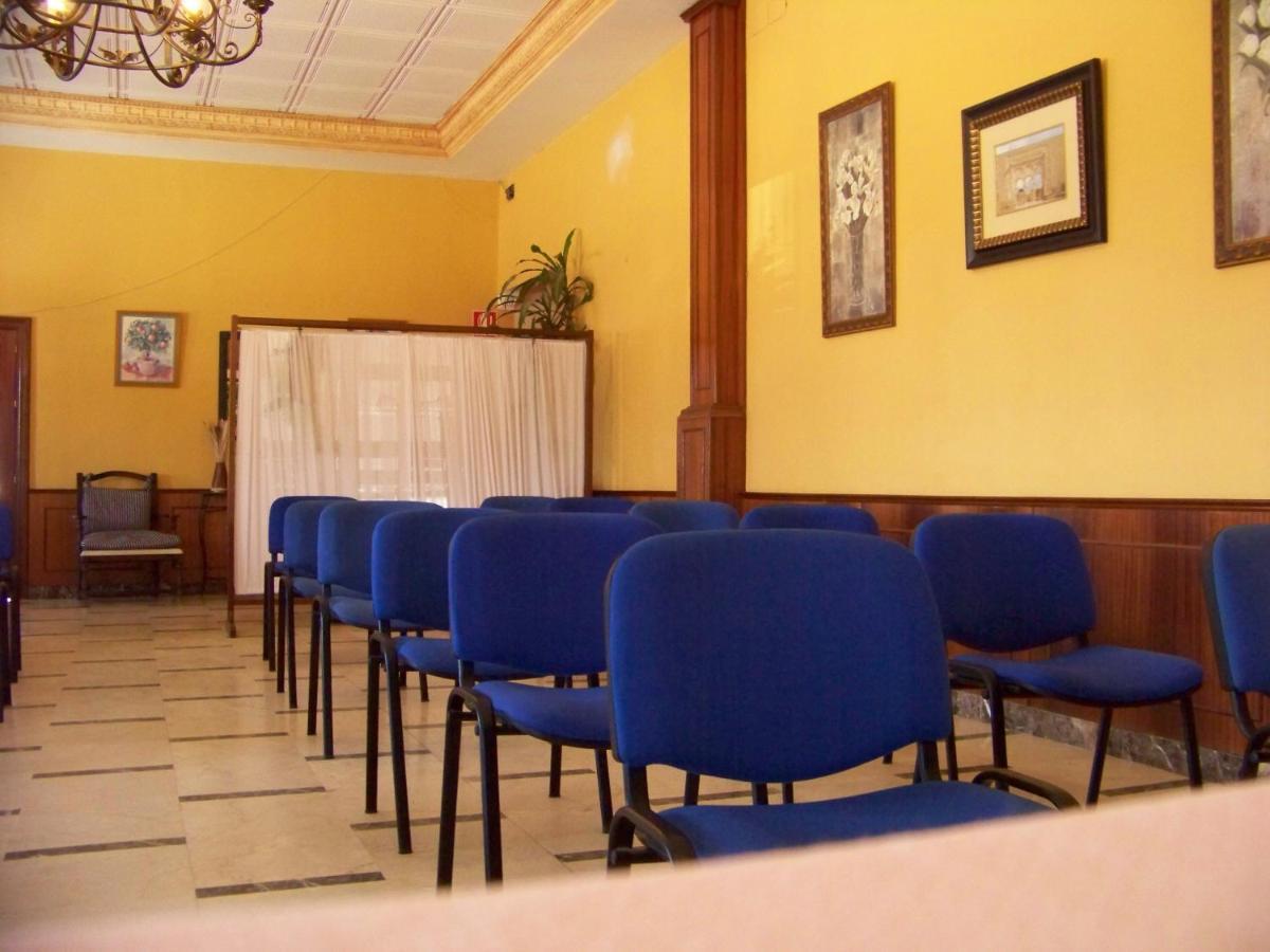 Hostal El Lirio Bollullos Par del Condado Oda fotoğraf