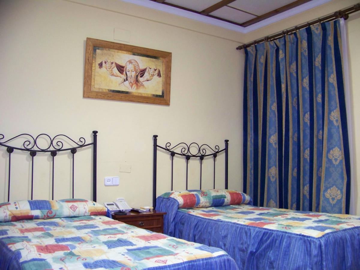 Hostal El Lirio Bollullos Par del Condado Oda fotoğraf