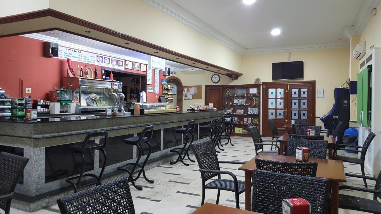 Hostal El Lirio Bollullos Par del Condado Dış mekan fotoğraf