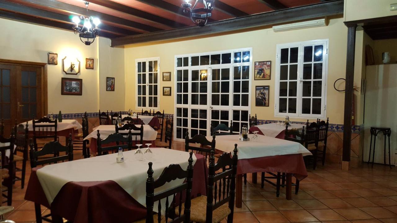Hostal El Lirio Bollullos Par del Condado Dış mekan fotoğraf