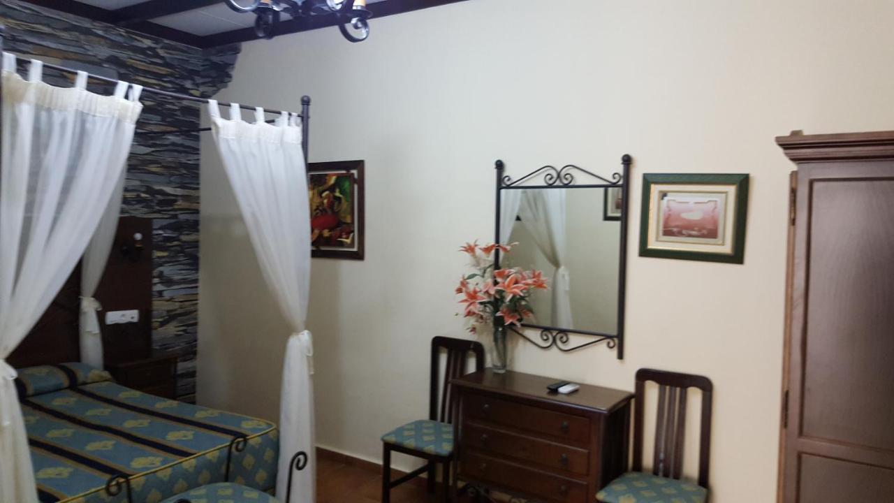 Hostal El Lirio Bollullos Par del Condado Dış mekan fotoğraf