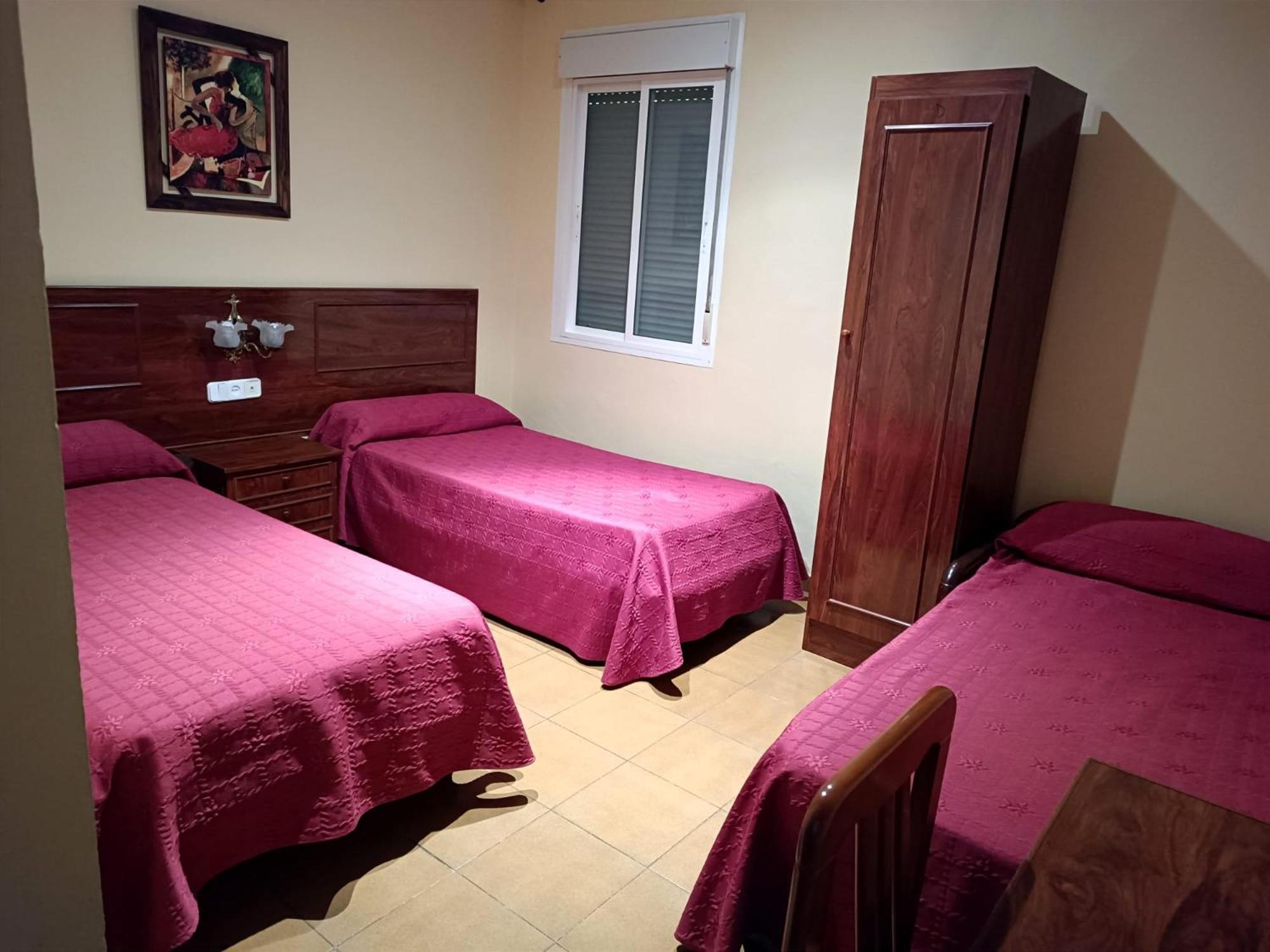 Hostal El Lirio Bollullos Par del Condado Dış mekan fotoğraf