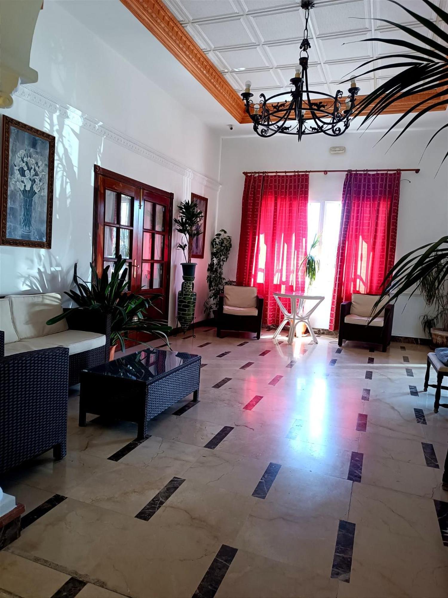 Hostal El Lirio Bollullos Par del Condado Dış mekan fotoğraf