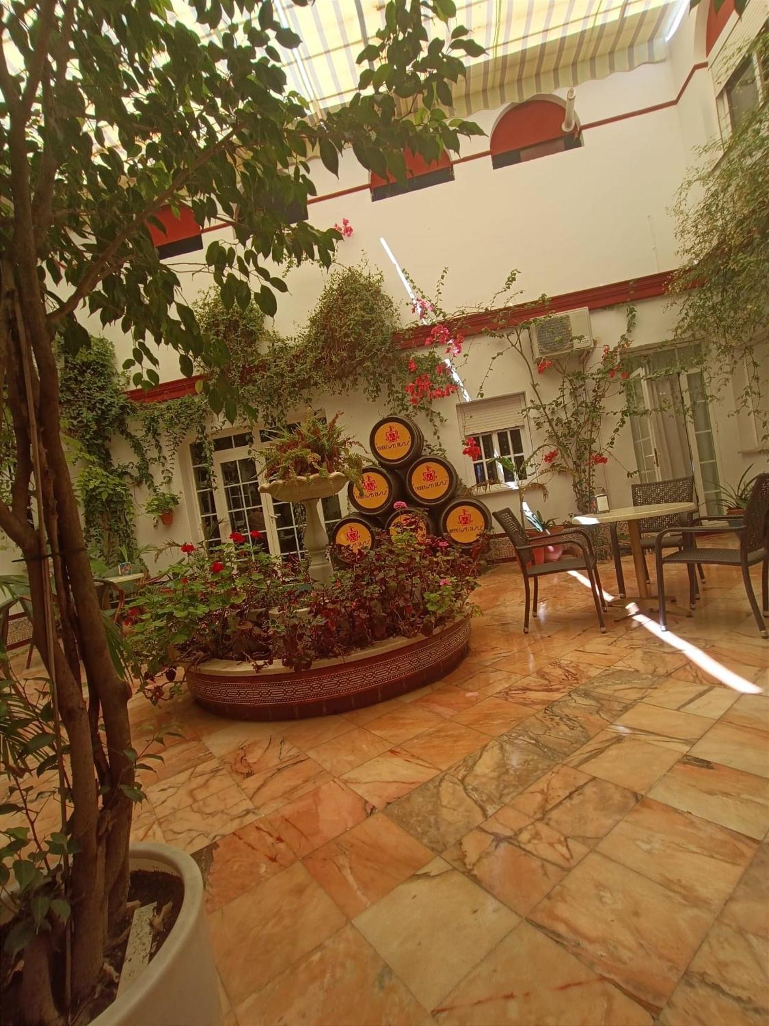 Hostal El Lirio Bollullos Par del Condado Dış mekan fotoğraf